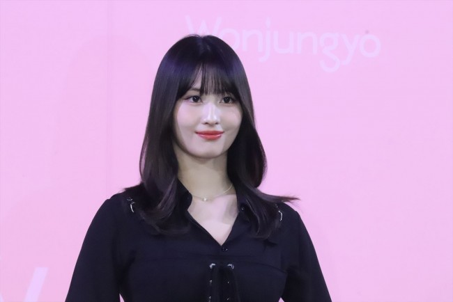 TWICE・モモ、美の秘訣は「化粧品用の冷蔵庫」と告白 /2022年10月13日 - 写真 - エンタメ - ニュース - クランクイン!