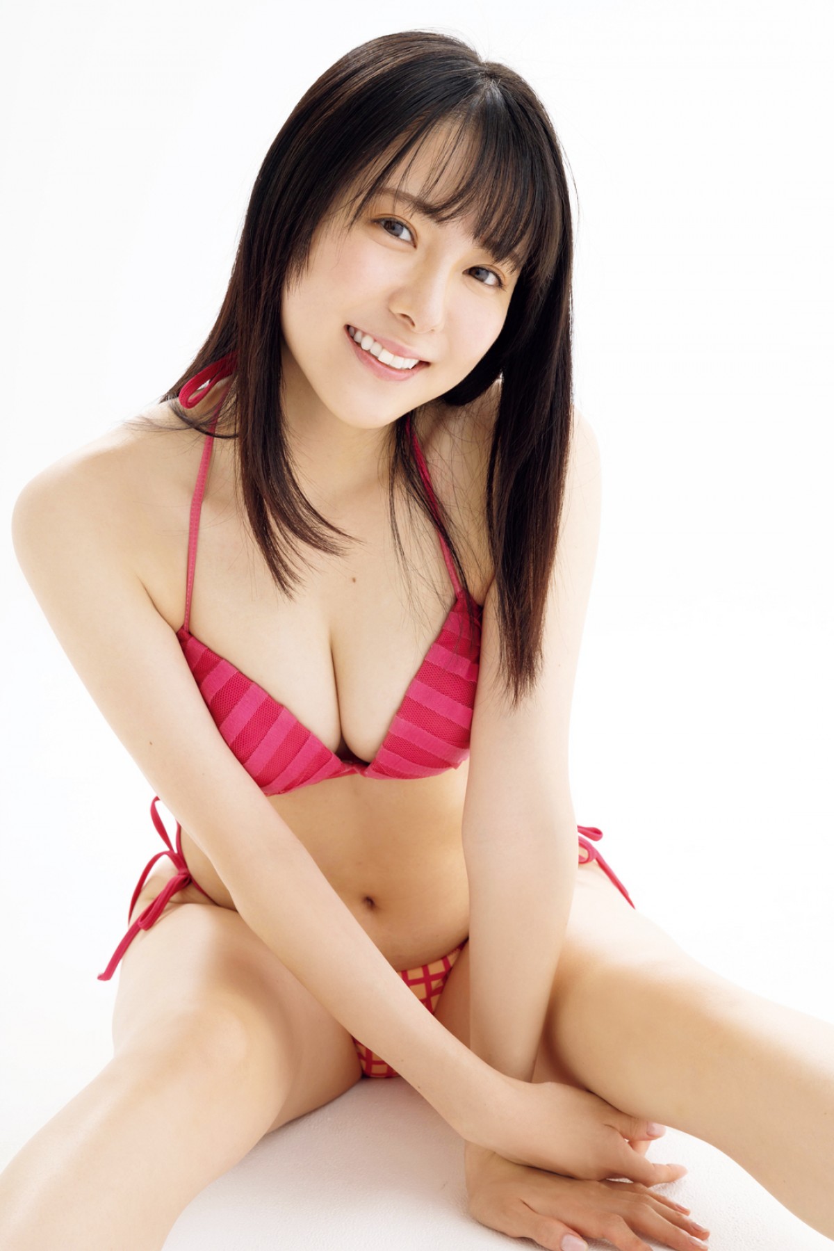 歌舞伎町の元No.1キャバ嬢・ジョウナイシ鳴が、アイドル初グラビア