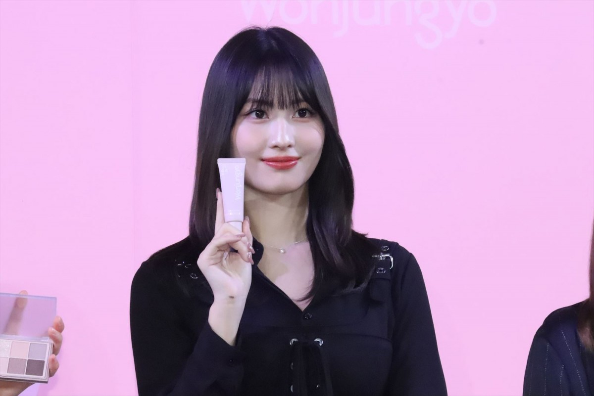 TWICE・モモ、美の秘訣は「化粧品用の冷蔵庫」と告白