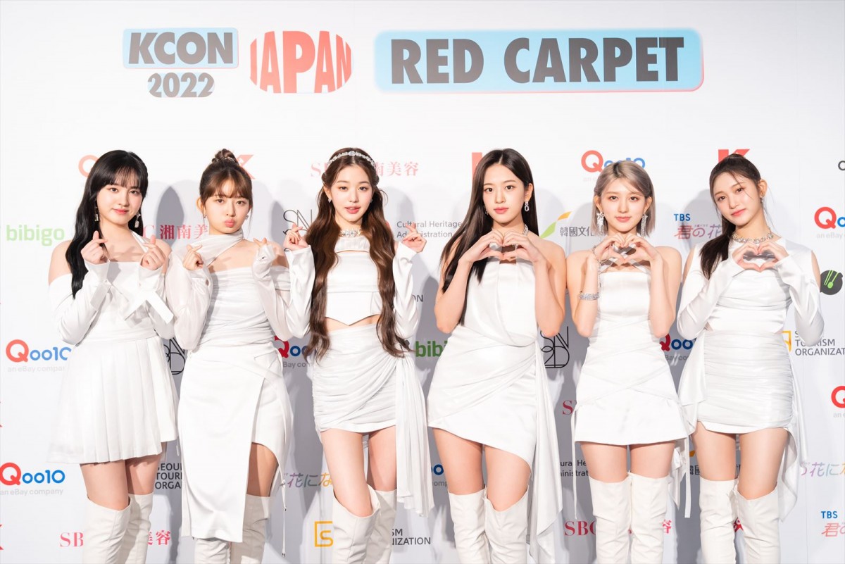 NewJeansが「KCON」に降臨！　カラフル＆スポーティーな衣装で魅了