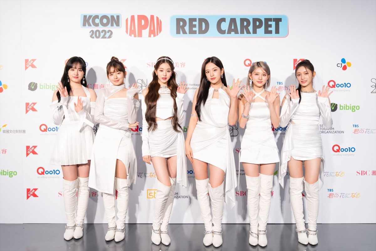 NewJeansが「KCON」に降臨！　カラフル＆スポーティーな衣装で魅了