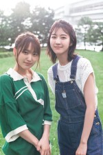 （左から）菅井友香、土生瑞穗　櫻坂46 菅井友香卒業写真集『大切なもの』より