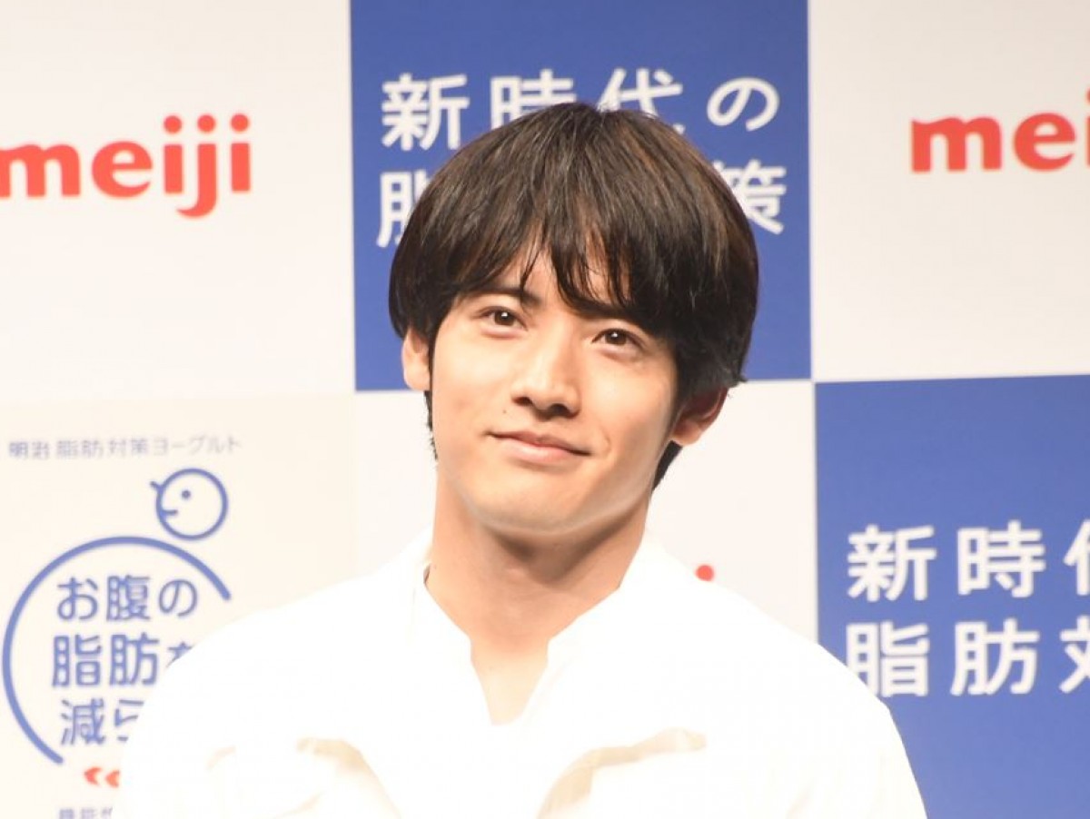 「明治 脂肪対策ヨーグルト発売記念&新 CM 発表イベント」に出席した赤楚衛二