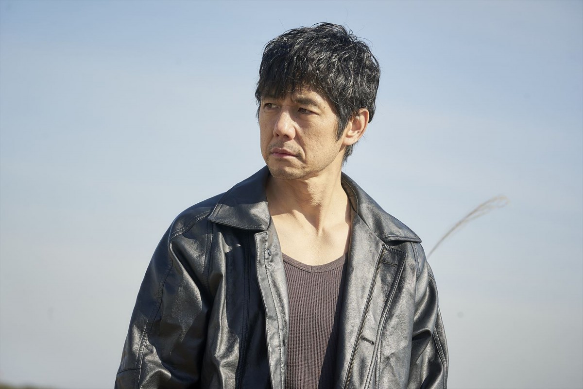 “非・特撮ヒーロー俳優”中村倫也が今、仮面ライダー作品に出演した必然