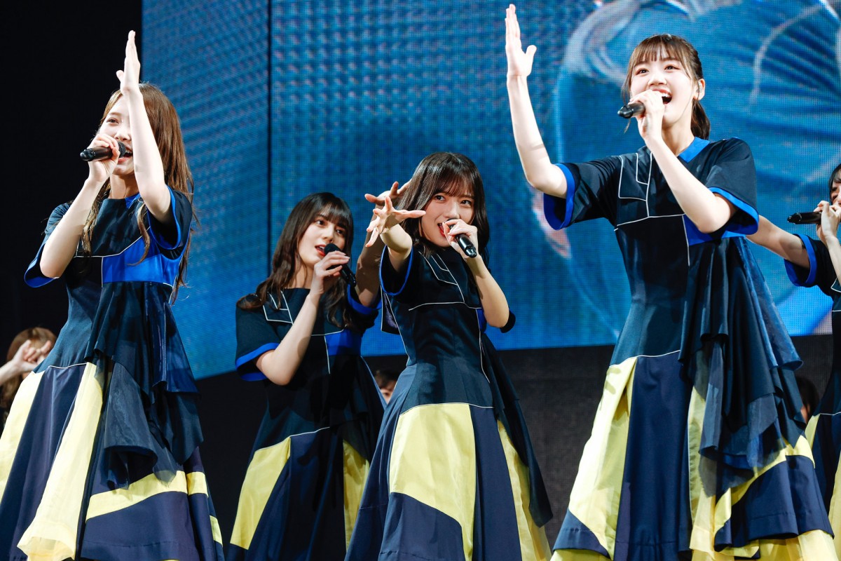 日向坂46・四期生、ライブ初パフォーマンス　「ブルーベリー＆ラズベリー」をフレッシュに披露＜Happy Smile Tour 2022＞