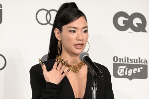 Awich、「GQ MEN OF THE YEAR 2022」フォトコールに登場