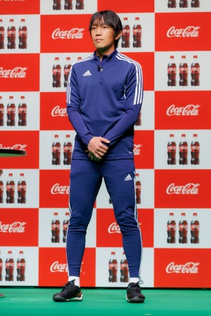 中村俊輔、「コカ・コーラ」FIFA ワールドカップ 開催国ボトル発売記念イベントに登場