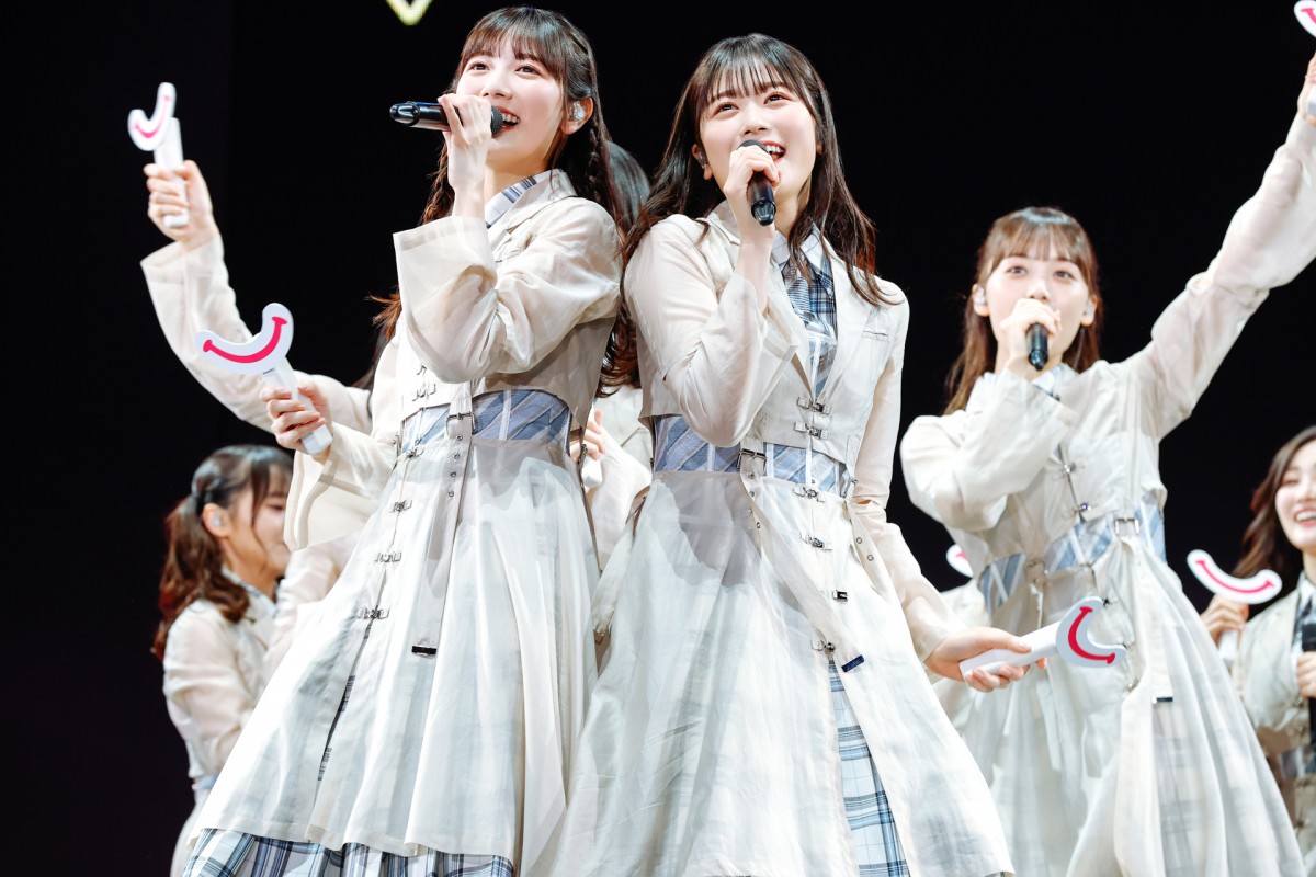 日向坂46・四期生、ライブ初パフォーマンス　「ブルーベリー＆ラズベリー」をフレッシュに披露＜Happy Smile Tour 2022＞
