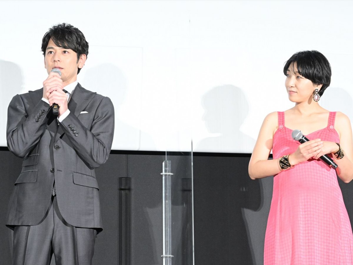 『ある男』公開初日舞台あいさつに出席した(左から)妻夫木聡、安藤サクラ