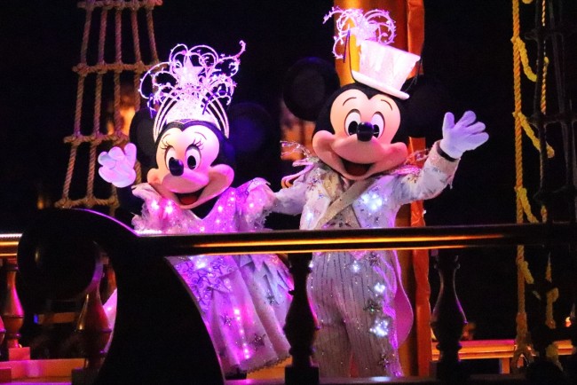 ミッキー ミニーがキス Tds新しい夜のショー ビリーヴ ついにスタート 東京ディズニーシー 22年11月11日 写真 特集 レポート クランクイン トレンド