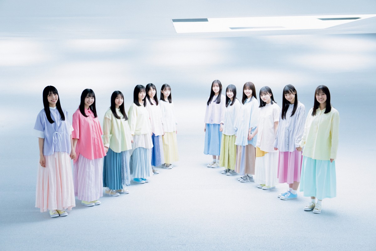 日向坂46・四期生、12名全員で初表紙