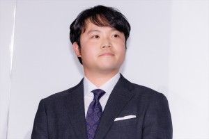 富岡涼、映画『Dr.コトー診療所』初日舞台挨拶に登場