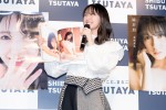 1st写真集「羅針盤」発売記念会見に出席した金村美玖