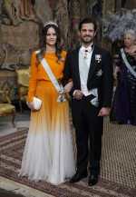 スウェーデン王室ソフィア妃とカール・フィリップ王子、ノーベル賞受賞者を招いた公式ディナーに出席