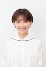 ドラマ Paravi『隣の男はよく食べる』に出演する（左から）倉科カナ、菊池風磨