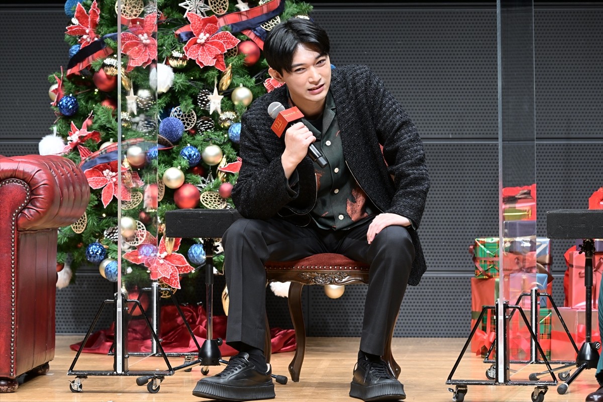 吉沢亮、本物のサンタとの対面に動揺　橋本環奈とは“どっちが本物か”論争勃発