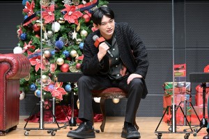 吉沢亮、『ブラックナイトパレード』サンタクローストークイベントに登場