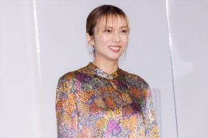 柴咲コウ、映画『Dr.コトー診療所』初日舞台挨拶に登場