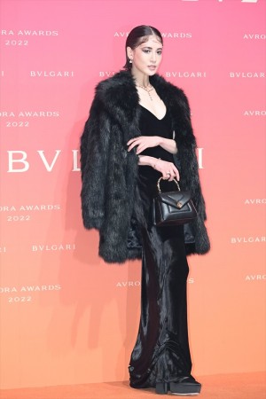 藤井夏恋、「BVLGARI AVRORA AWARDS 2022」ゴールデンカーペットセレモニーに登場