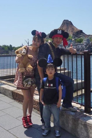 極秘結婚した黒田勇樹 妻との馴れ初めや息子との関係を告白 家族写真も独占入手 12年8月1日 エンタメ ニュース クランクイン 極秘結婚した黒田勇樹 妻との馴れ初めや息子との関係を告白 家族写真も独占入手 12年8月1日 エンタメ ニュース クランクイン