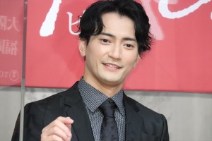 中河内雅貴、舞台『ピアフ』製作発表に登場