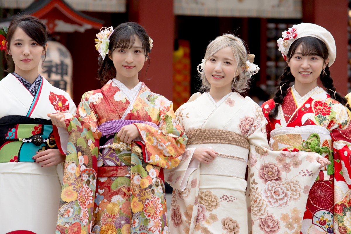＜AKB48成人式＞小栗有以・本田仁美ら華やかな振袖姿を披露　“黄金のトライ世代”で「AKB48を引っ張っていきたい」