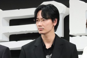 綾野剛、Netflixシリーズ『新聞記者』ワールドプレミアイベントに登場