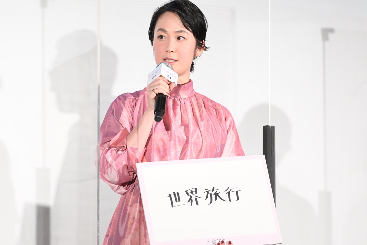 小松菜奈が涙…主演映画『余命10年』上映に「感無量」