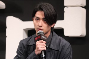 横浜流星、Netflixシリーズ『新聞記者』ワールドプレミアイベントに登場