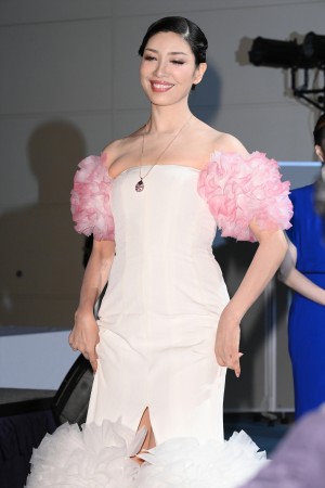 アンミカ、第33回日本ジュエリーベストドレッサー賞 表彰式に登場