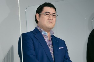 映画『コンフィデンスマンJP 英雄編』初日舞台あいさつに登壇した小手伸也