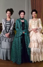 【写真】広瀬すず、池田エライザ＆佐久間由衣と美しすぎるドレス競演　SPドラマ『津田梅子』