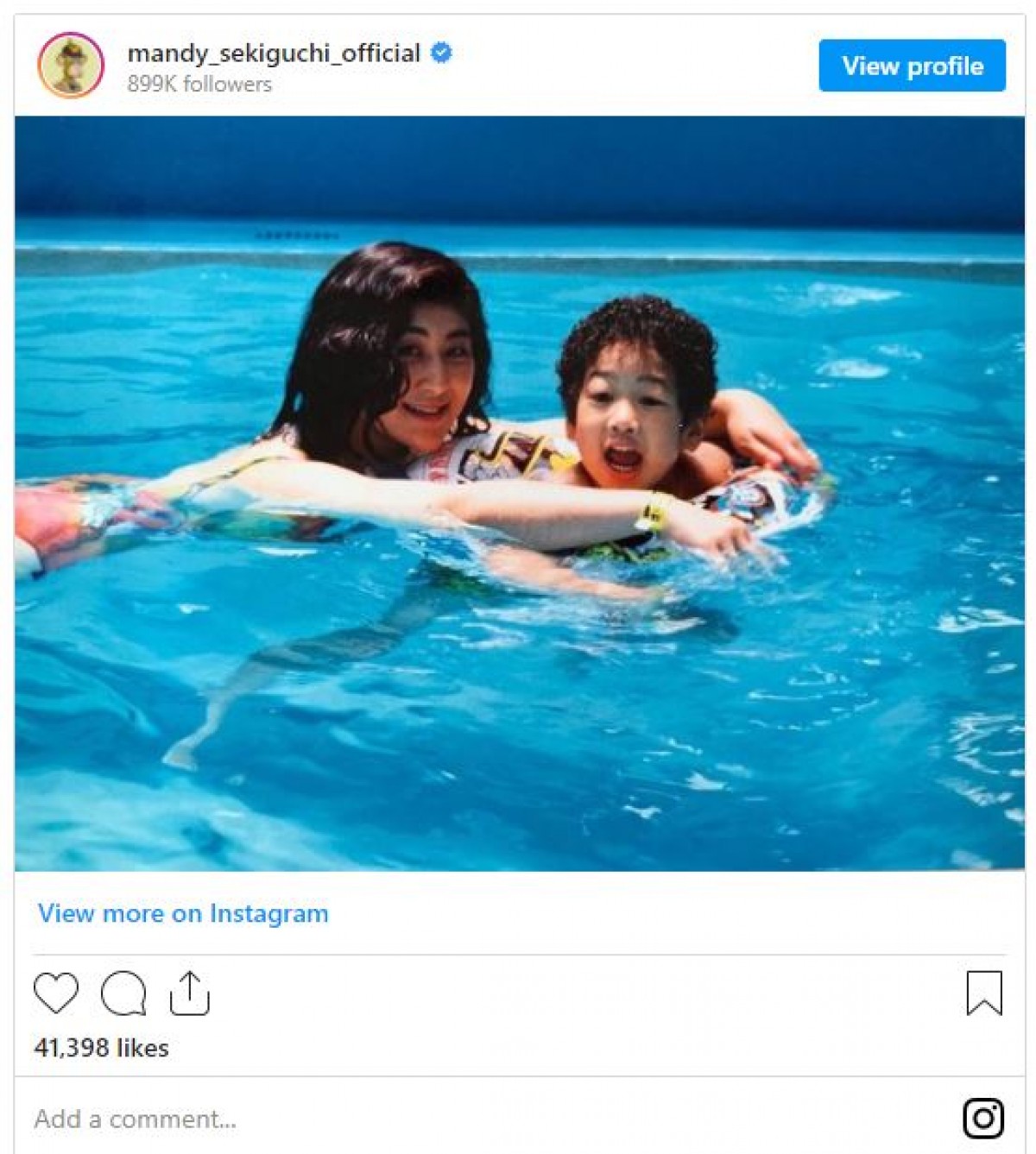 関口メンディー、母親と浮き輪で浮かぶ幼少期ショット　31歳誕生日を報告
