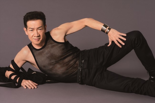 田原俊彦、還暦記念写真集で赤ふんどし姿披露 撮影前は「ちょっとビビってた」 ／2022年1月27日 - 写真 - エンタメ - ニュース -  クランクイン！