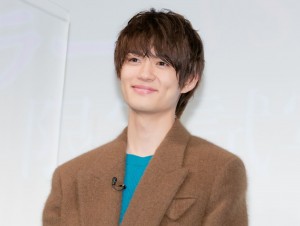 映画『嘘喰い』学生限定試写会サプライズイベントに登場した佐野勇斗