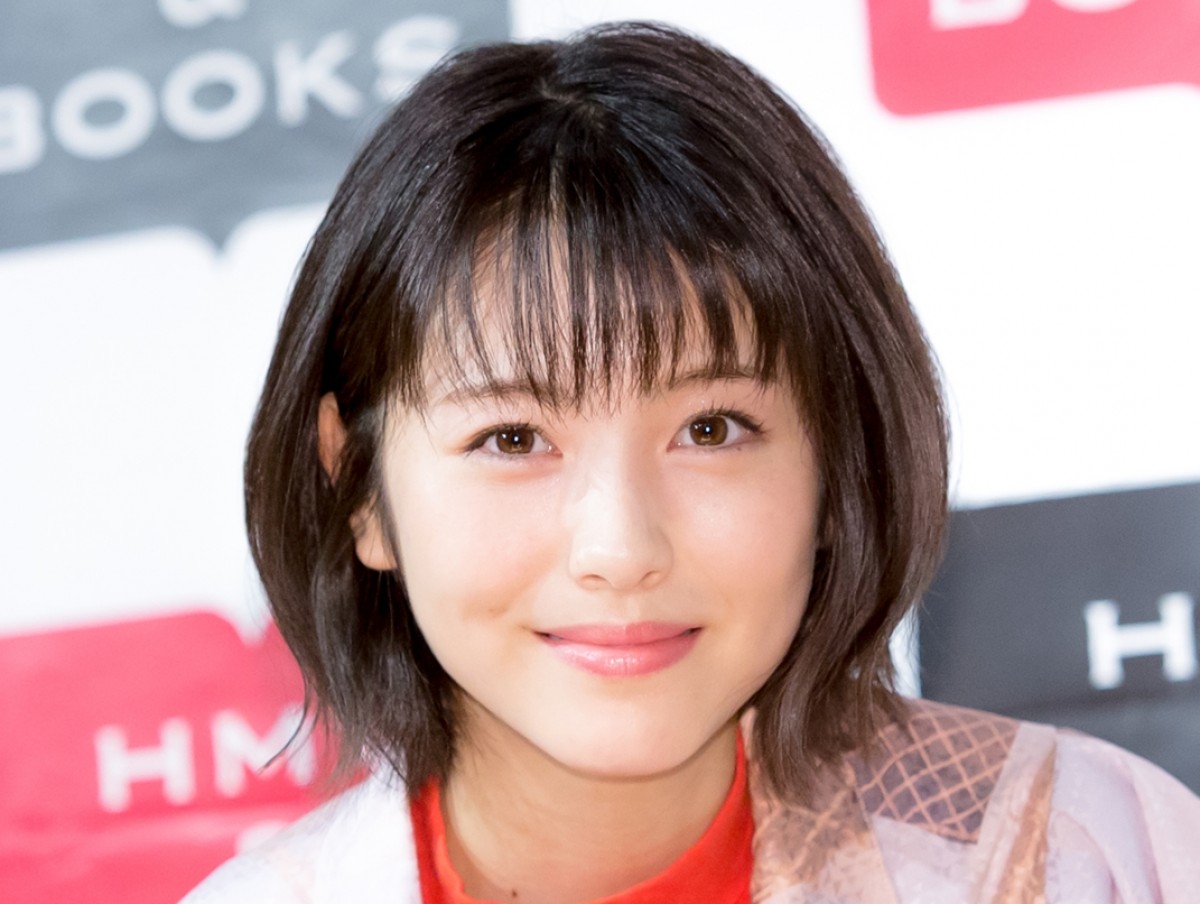 『ドクターホワイト』浜辺美波、瀧本美織と愛くるしい2ショット「素敵な姉妹みたい」