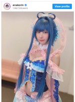 青い髪の“乙姫様”ショットを披露したえなこ　※「えなこ」インスタグラム