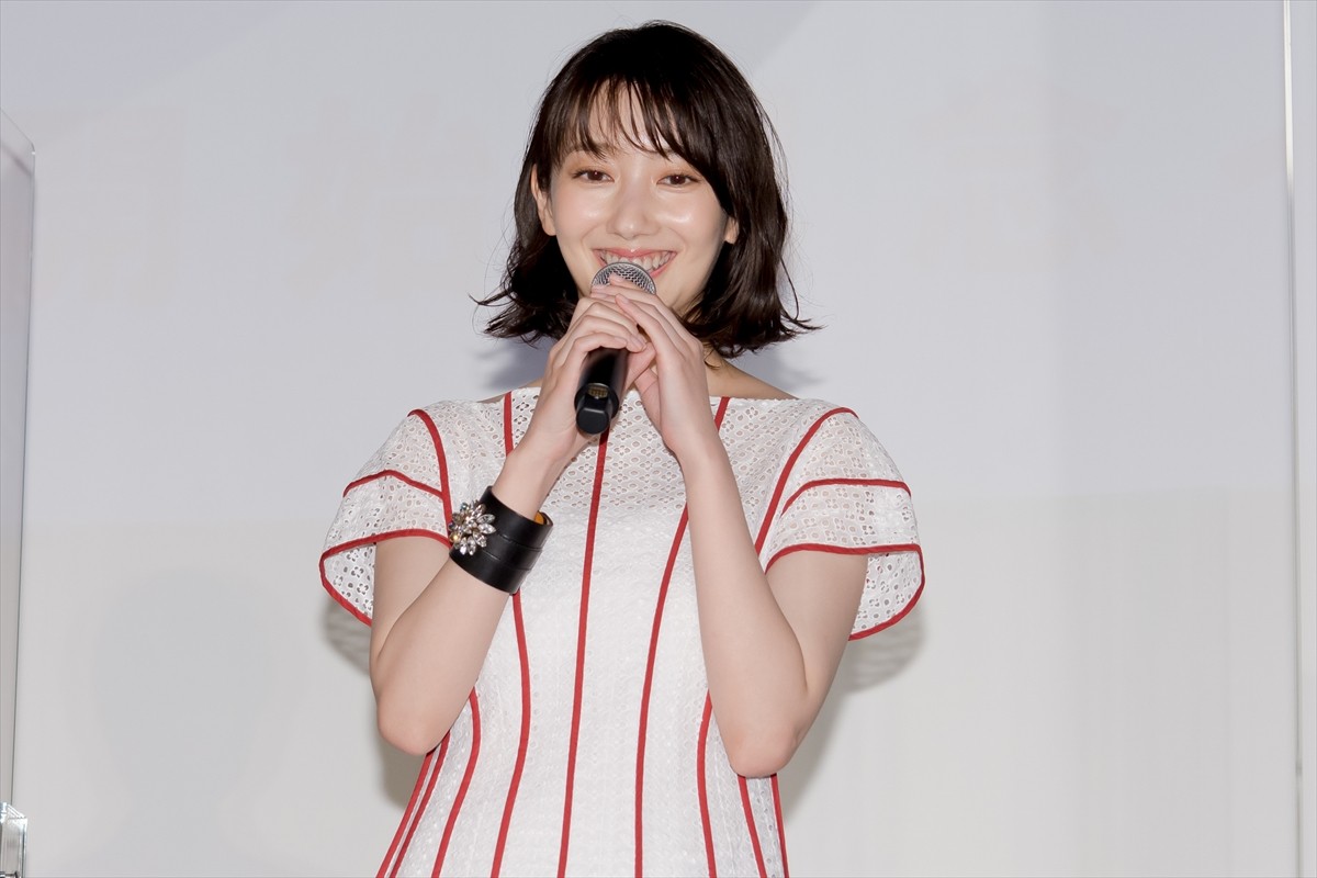 波瑠、恋愛で悩む女性へメッセージ「自分に自信を持てるような恋愛をしてほしい」