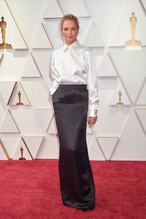 ユマ・サーマン、第94回アカデミー賞レッドカーペットにて
