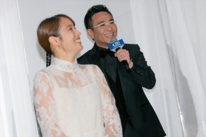 八嶋智人、『劇場版ラジエーションハウス』完成披露舞台あいさつに登場