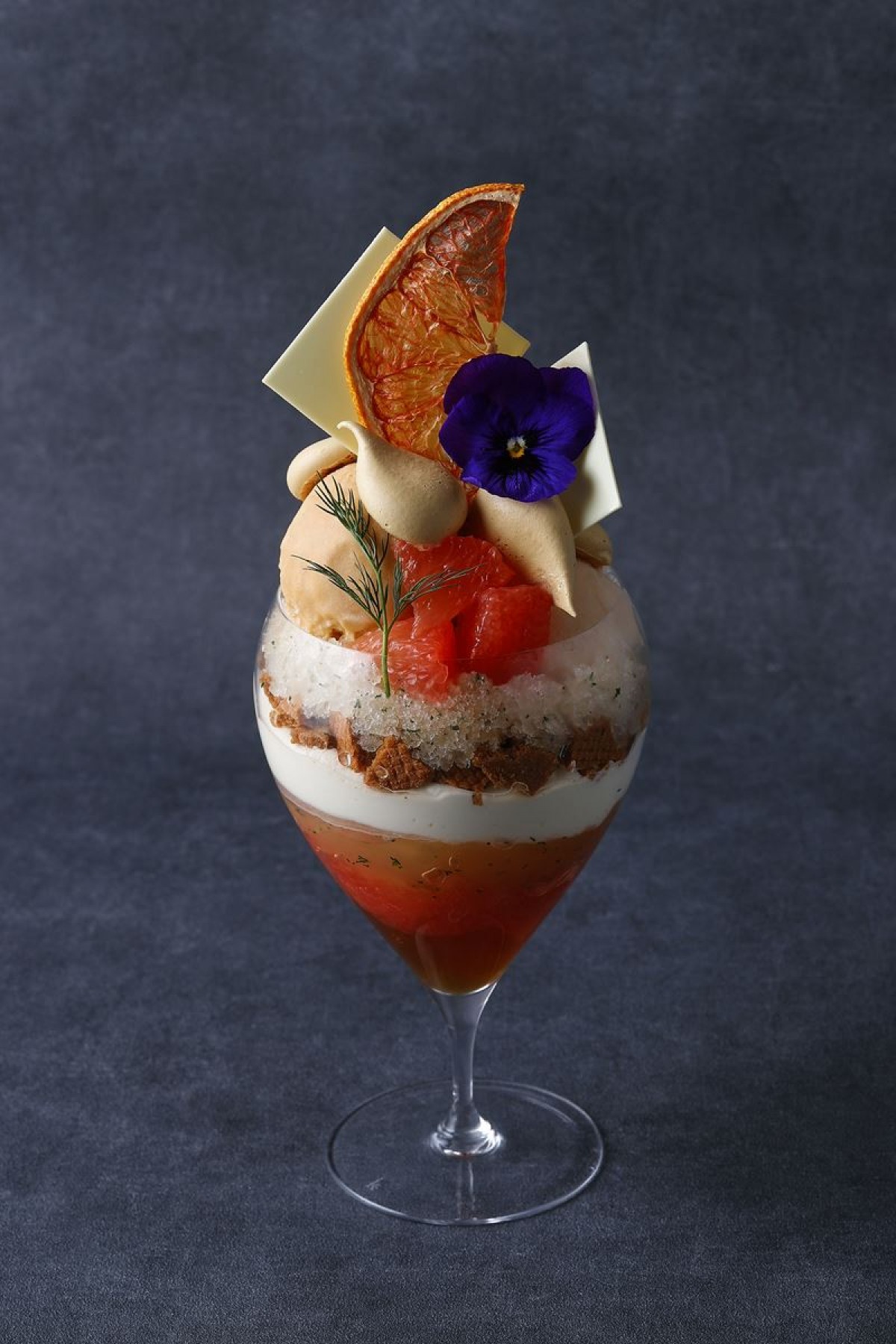 「エンポリオ アルマーニ カフェ」4月のパフェ発売！