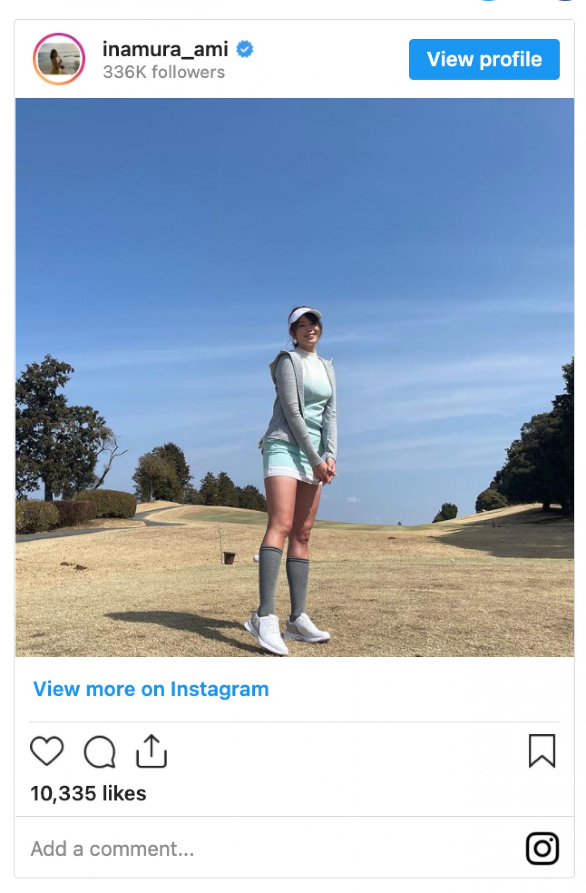 稲村亜美、ミニスカ＆ハイソックス　青空バックのゴルフコーデに反響「健康的」「似合いすぎ」