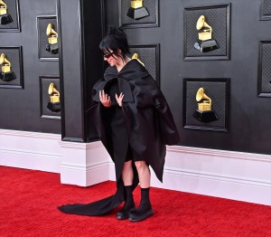 ビリー・アイリッシュ、第64回グラミー賞授賞式に登場