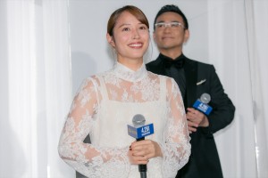 広瀬アリス、『劇場版ラジエーションハウス』完成披露舞台あいさつに登場