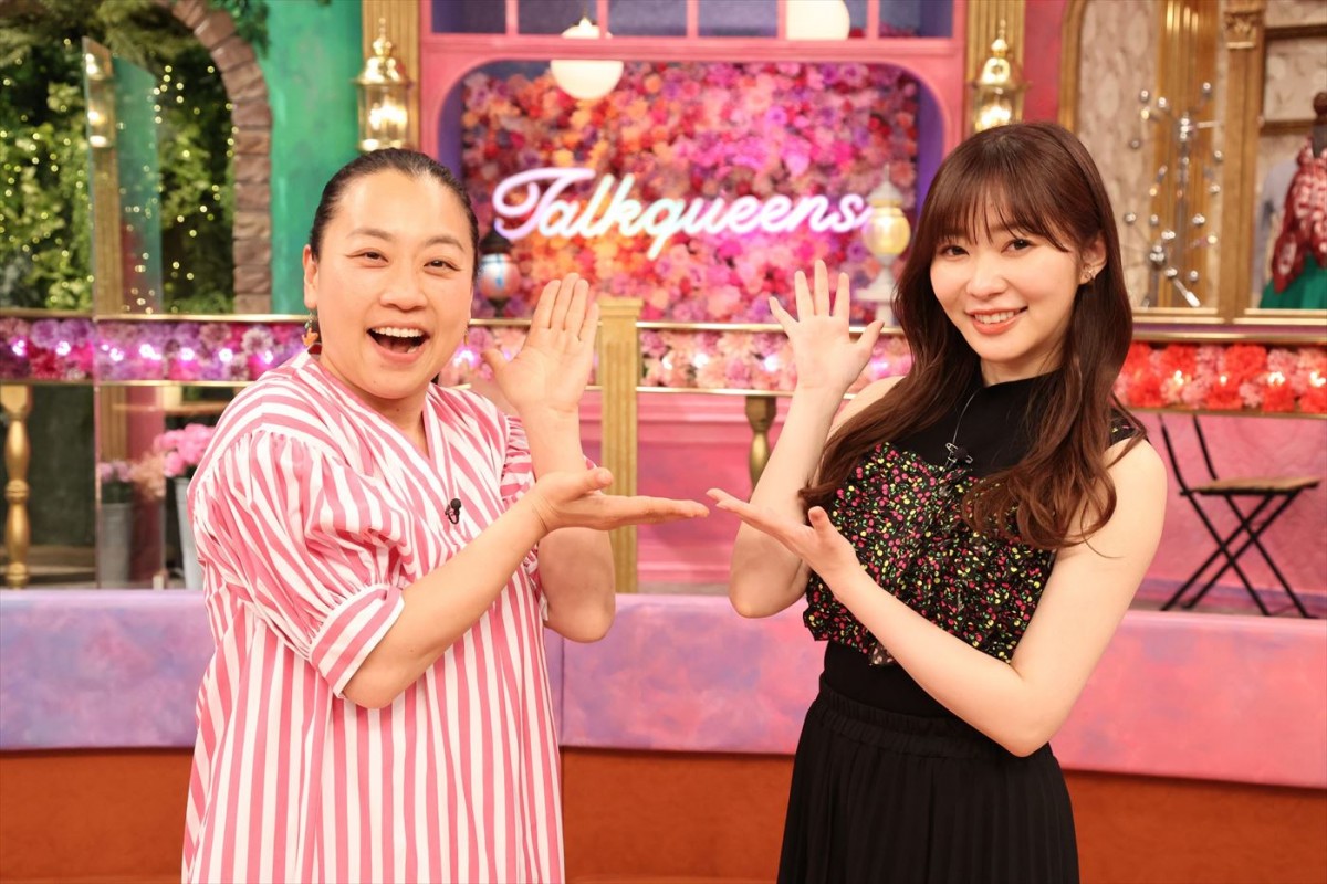 『トークィーンズ 初回拡大SP』(左から)MC・いとうあさこ、指原莉乃