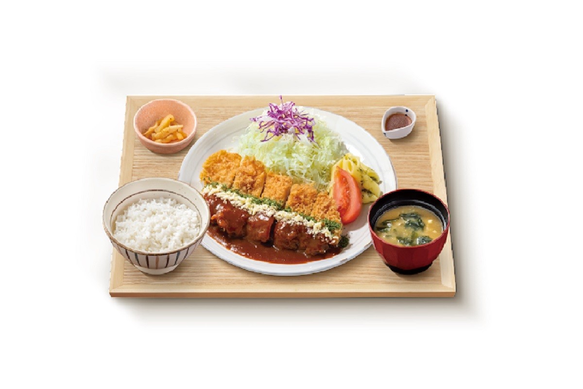 大戸屋ごはん処「デミグラスチキンかつ定食」復刻発売！