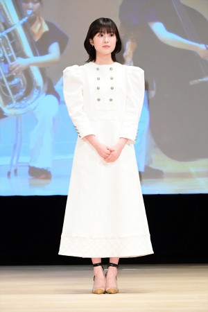 福本莉子、映画『20歳のソウル』完成披露舞台あいさつに登場