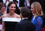 トム・クルーズと談笑するキャサリン妃　『トップガン マーヴェリック』ロンドンプレミアにて