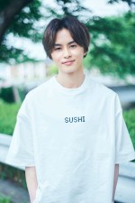 ドラマ『みなと商事コインランドリー』で主演を務める草川拓弥（超特急）