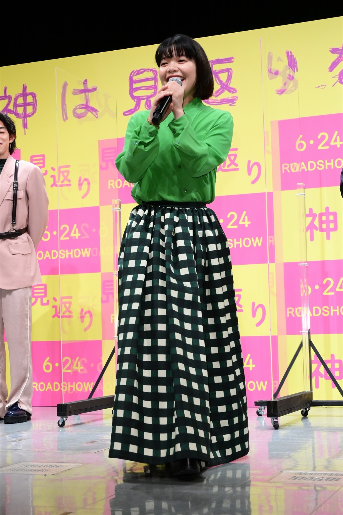 ムロツヨシ暴走　アドリブの“花道歩き”に観客大喜び